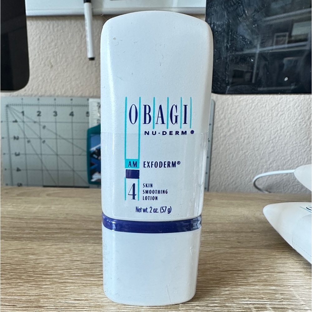 Obagi Nu-Derm 4 - skin smoothing lotion (1 of 4)